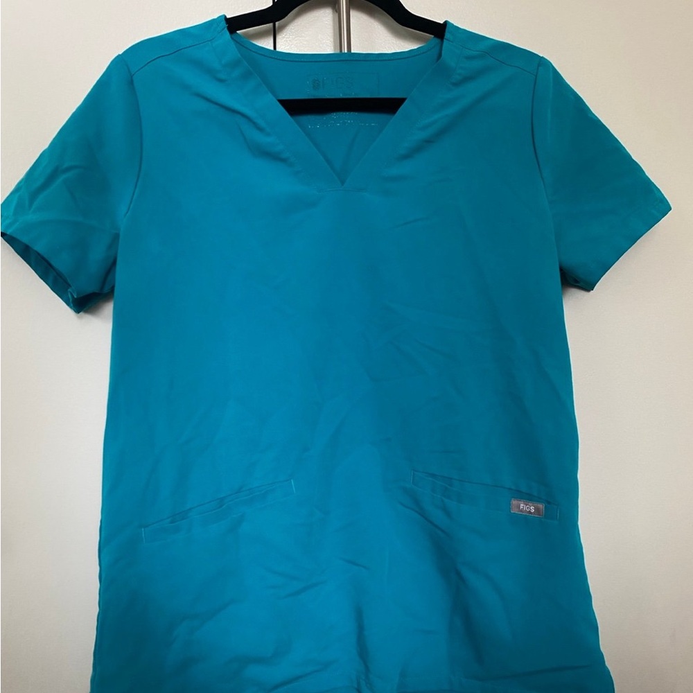 Figs casma scrub top